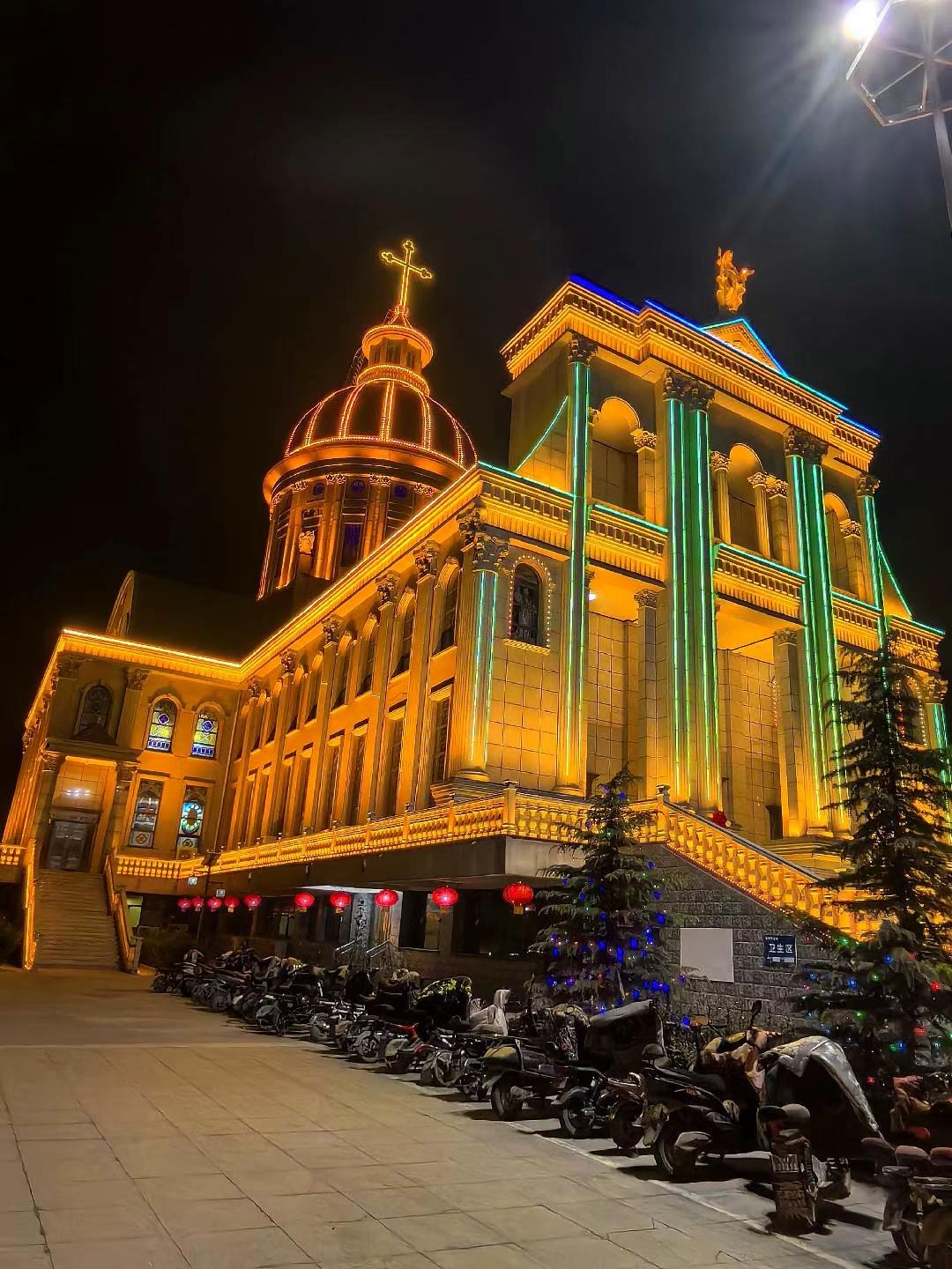 宁晋县边村天主堂选用AMOS线阵列扬声器系统